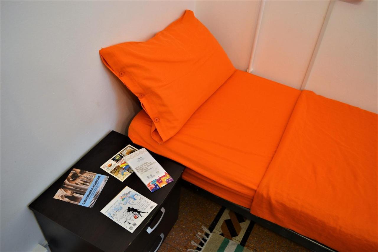 Via Zara Hostel ปาแลร์โม ภายนอก รูปภาพ
