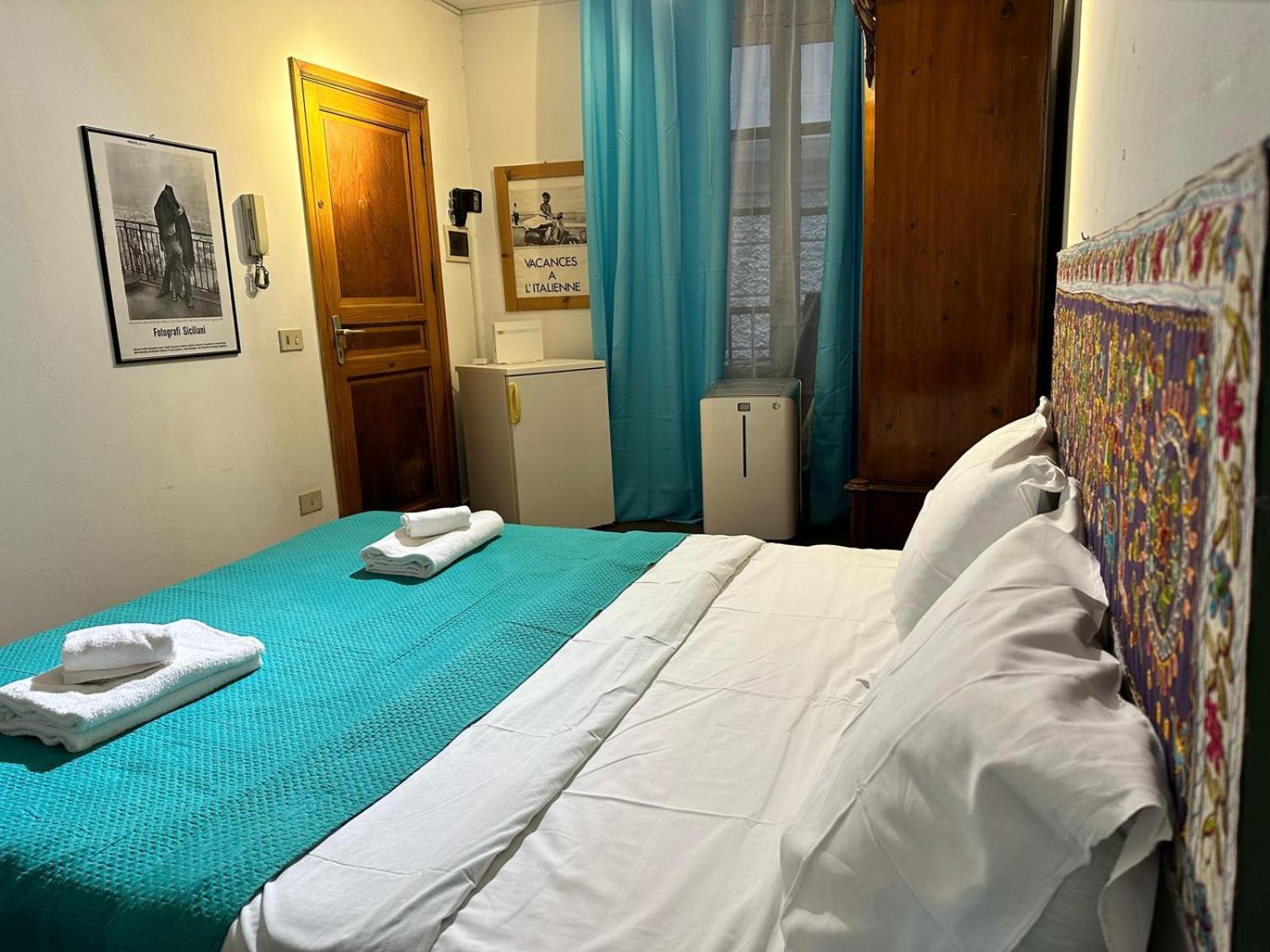 Via Zara Hostel ปาแลร์โม ภายนอก รูปภาพ