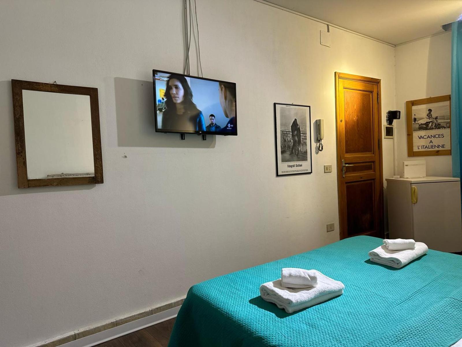 Via Zara Hostel ปาแลร์โม ภายนอก รูปภาพ